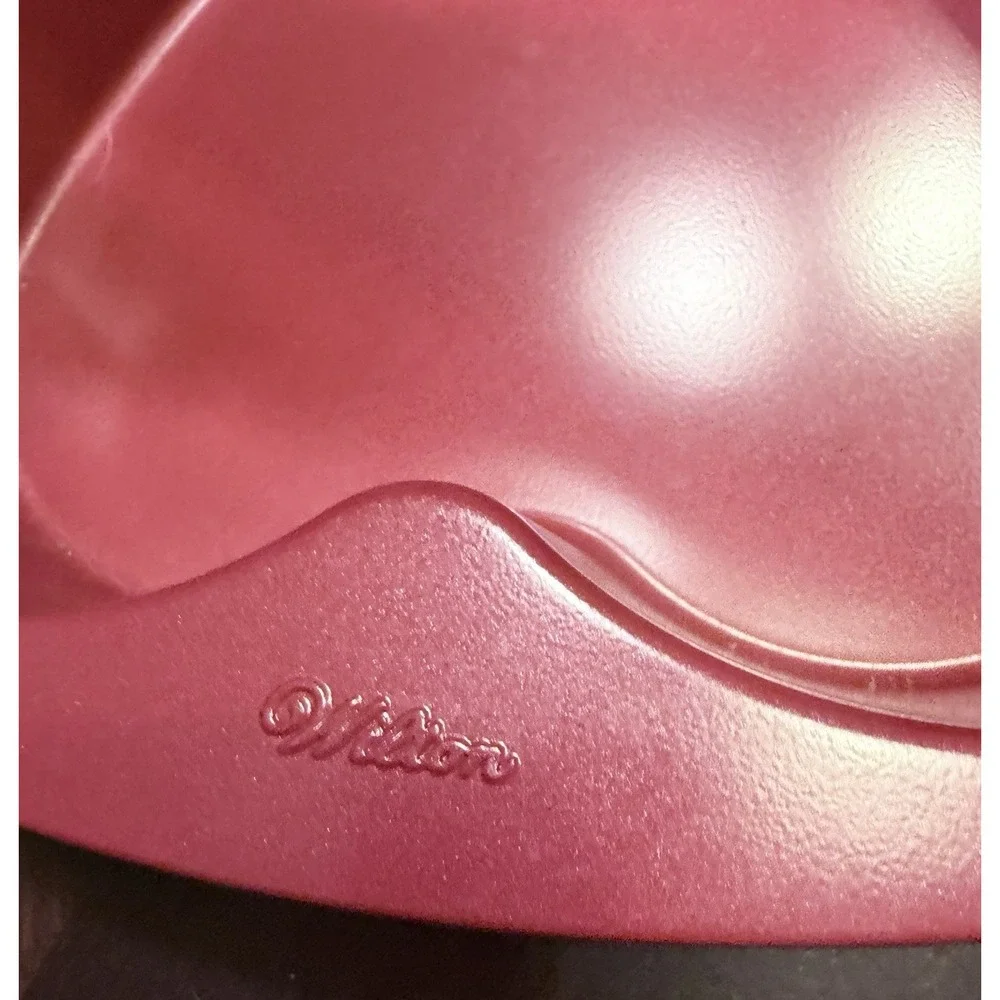 Wilton Red Heart Cake Pan Mold 9 inch Valentine's Day Love